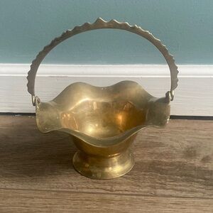 Vintage Brass Ruffled Edge Basket Serving Bowl. Candy dish. MCM cottagecore